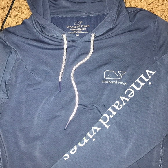 Vineyard Vines Sweaters - Vineyard Vines Performance sweatshirt!!
